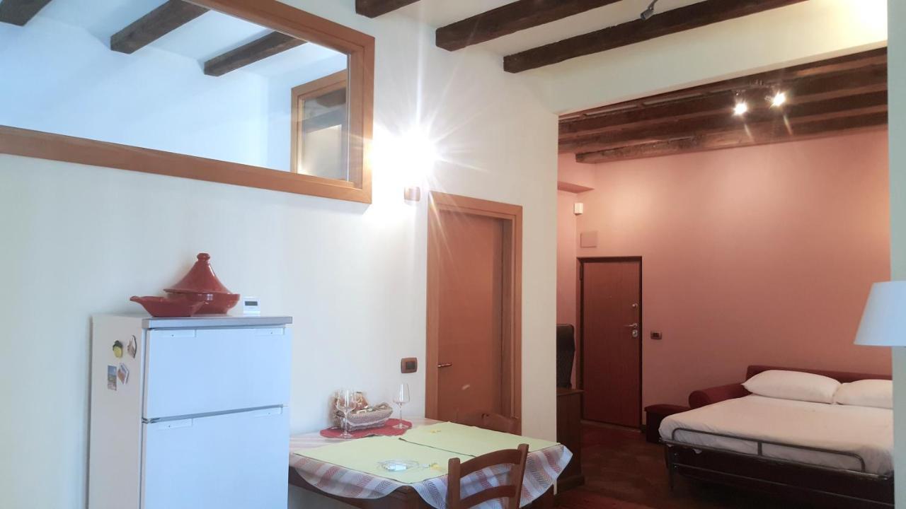 Monolocale In Centro A Verona Apartment ภายนอก รูปภาพ