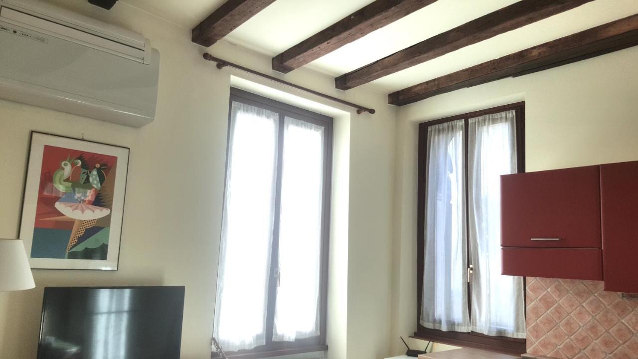 Monolocale In Centro A Verona Apartment ภายนอก รูปภาพ