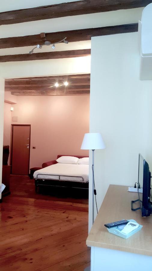 Monolocale In Centro A Verona Apartment ภายนอก รูปภาพ